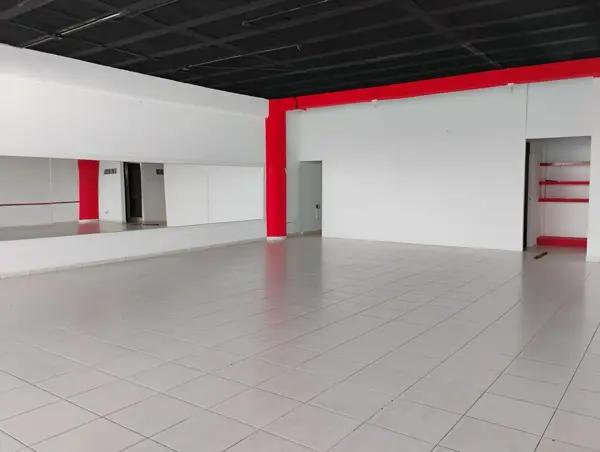 Renta de local en Plaza Comercial