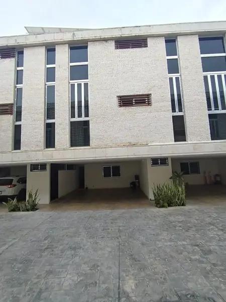 Townhouse en Venta con 16 Paneles Solares, Fraccionamiento Montebello