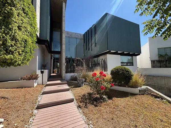 CASA EN VENTA LOMAS DE ANGELOPOLIS