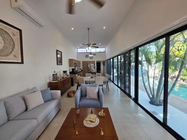 Casa Palmera de 1 Planta en Esquina con Paneles Solares en Venta en Conkal Casa Palmera de 1 Planta en Esquina con Paneles Solares en Venta en Conkal