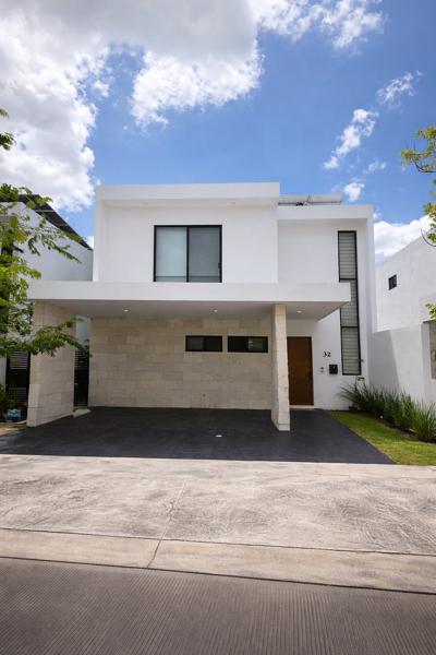 Casa Zen en Venta en Privada Zendera con Paneles Solares