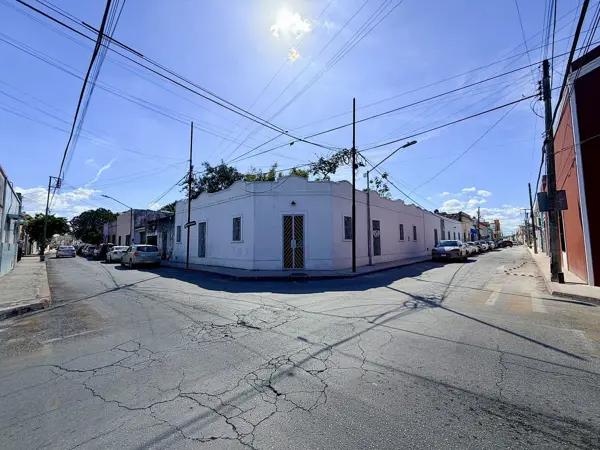 Casa  de Uso Mixto en Venta  en Esquina en Santiago, Mérida Centro