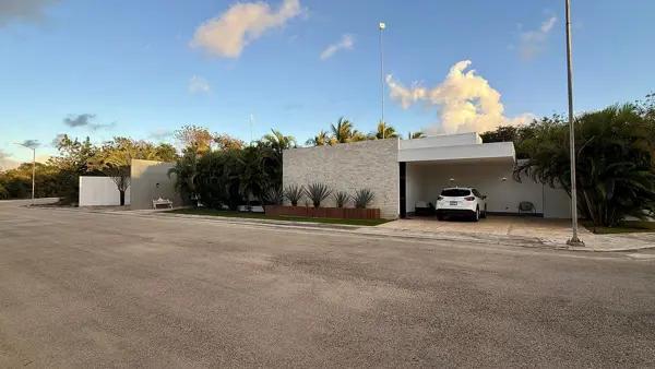 Casa de 1 Planta en Venta con 1,120m2 de Superficie en La Rejoyada