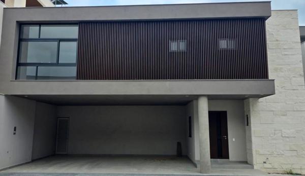Casa en Venta en Santiago, NL / Carretera Nacional