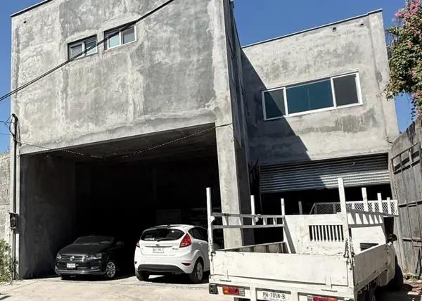 Bodega en venta con oficinas en Guadalupe