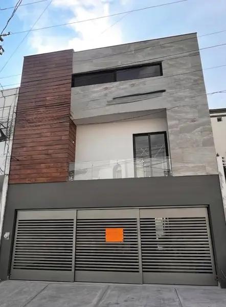 Venta de Casa en Pedregal La Silla | 3 Niveles con Excelente Distribución