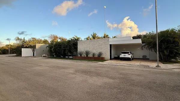 Casa de 1 Planta en Venta con 1,120m2 de Superficie en La Rejoyada