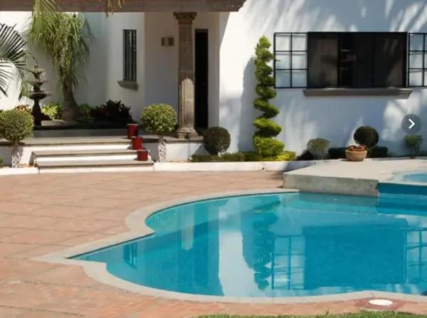 Casa con alberca en PALMIRA.