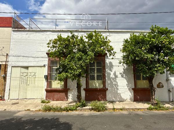 CASA CON USO DE SUELO MIXTO EN EL CENTRO DE GUADALAJARA, JALISCO CASA CON USO DE SUELO MIXTO EN EL CENTRO DE GUADALAJARA, JALISCO