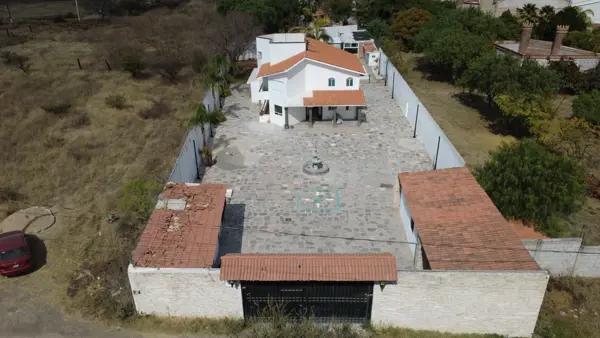 FINCA EN VENTA  LA SOLANA QUERETARO A 10 MINUTOS DE JURIQUILLA 1700 m2