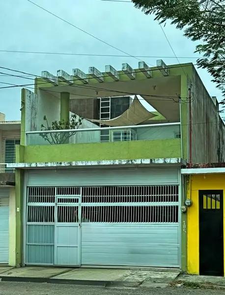 VENDO CASA CERCA DE AVENIDA PRINCIPAL Y DEL AUTO ZONE DE EJERCITO MEX