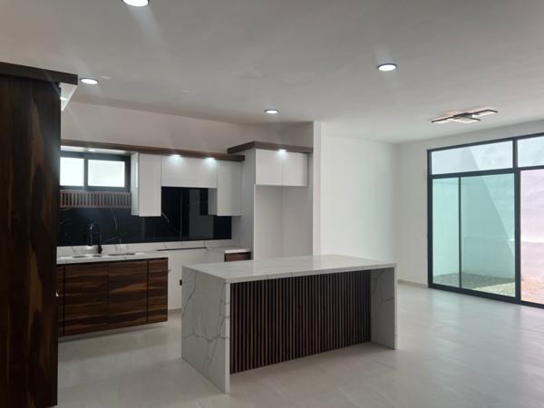 Casa en venta en Rincón de los Encinos con recámara en planta baja Casa en venta en Rincón de los Encinos con recámara en planta baja