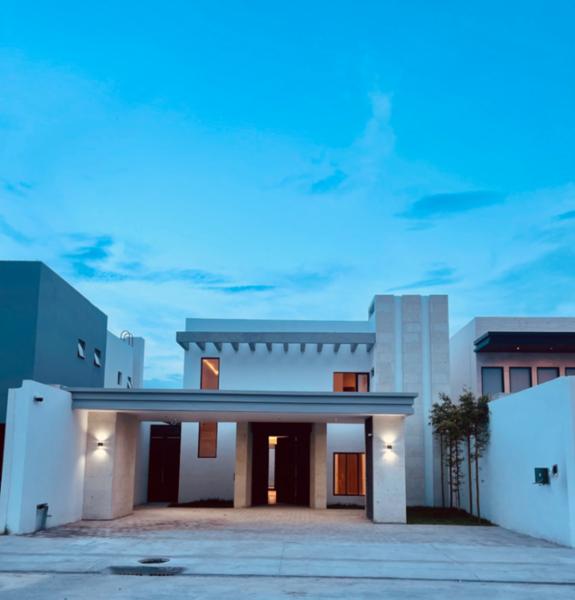 Casa en Venta en Hacienda del Rosario, Torreón - Espaciosa y Funcional