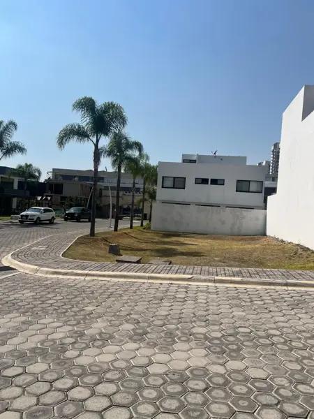 Terreno en venta enfrente de SONATA en Lomas de Angelópolis