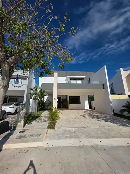 Casa en venta en privada unica living con paneles solares en merida yucatan