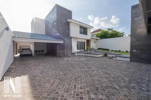 Residencia Premium en Balcones del Campestre: Diseño a la Medida y Alta Tecnología