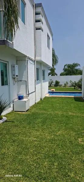 Casa con Alberca lista para disfrutarla