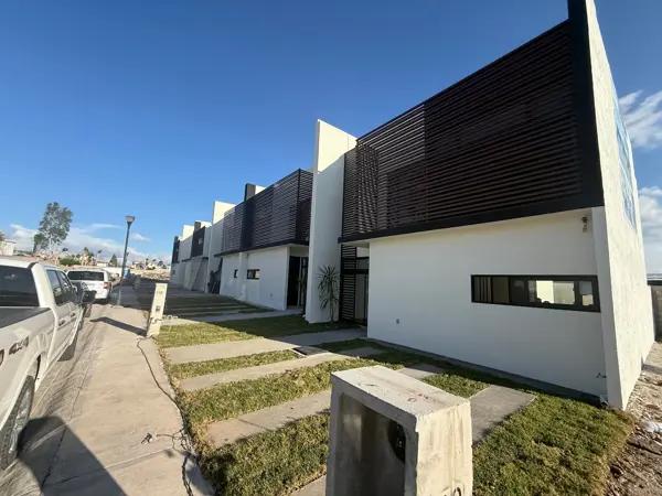 Casa en Venta en Pachuquilla, Mineral de la Reforma con Amenidades y Jardín ??
