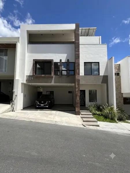 Vive Carretera Nacional. Residencia de Lujo de 3 Niveles con Paneles Solares y Espectacular Terraza