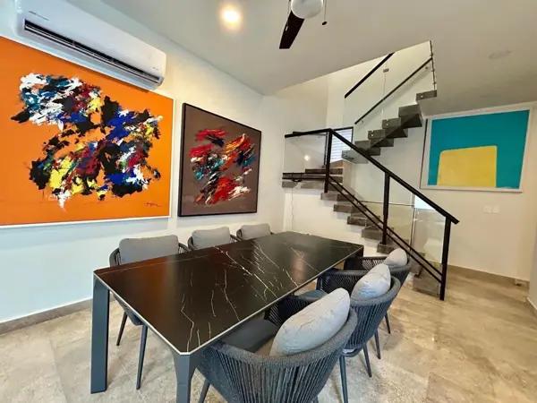 | Townhouse amueblado en venta en Montebello |