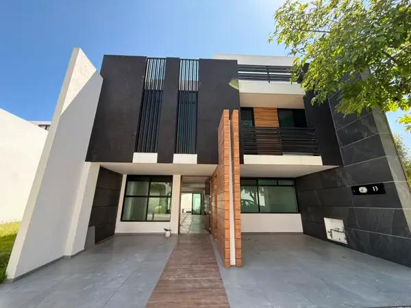 Hermosa casa en renta en Lomas Cascatta