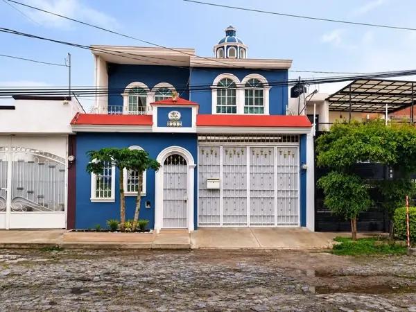 Casa en Venta en Lomas del Vergel, Zapopan - Amplia Vivienda con Excelente Ubicación