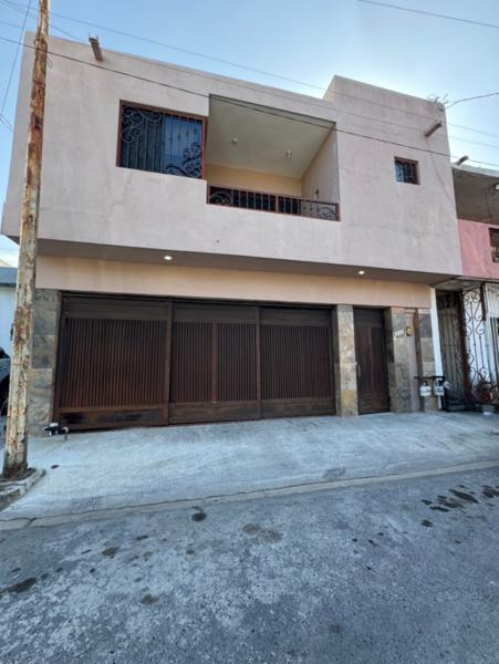 Casa Amplia en Venta en Lomas Modelo, Mty en 3.15MDP