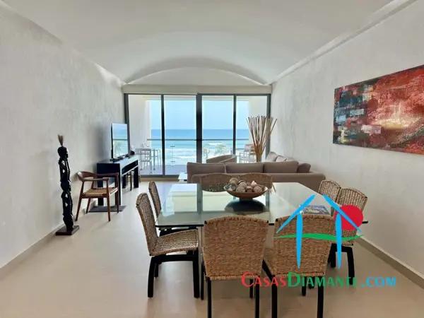 Departamento a pie de playa con terraza, vista al mar y 4 recámaras