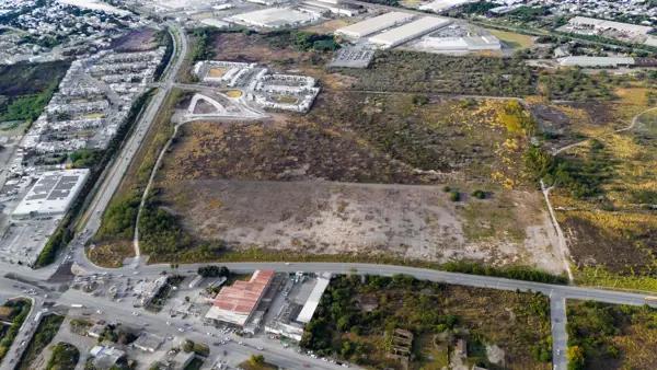 AMPLIO TERRENO COMERCIAL PARA VENTA O RENTA CON ALTO FLUJO VEHICULAR EN H.MATAMOROS, TAMPS.