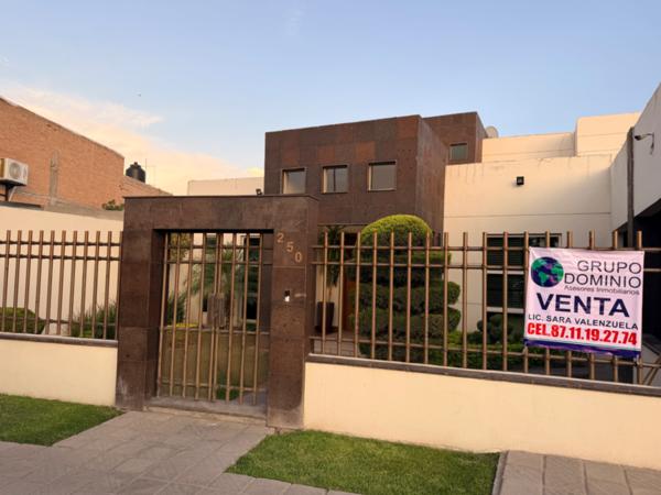 Casa en Venta en Las Rosas, Gómez Palacio - Amplia y Bien Ubicada