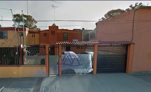 Casa en Remate Hipotecario en Lomas Estrella, Iztapalapa - Amplio Jardín y Comunidad Cerrada