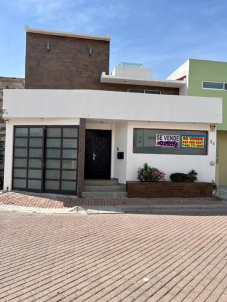 Venta de Casa en San Mateo Residencial, Corregidora: 3 Niveles, 4 Recámaras