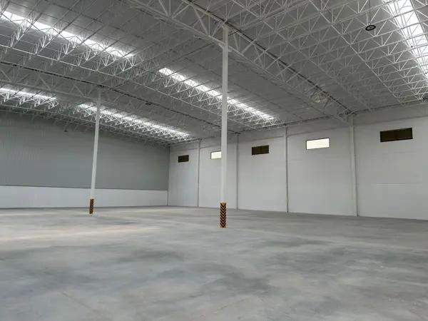 Nave Industrial en Renta frente Apto Mty