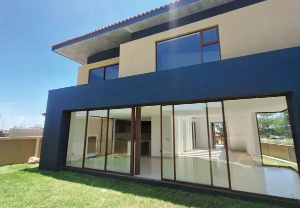 CASA RESIDENCIAL EN VENTA EN CLUB Y DENTRO DEL CAMPO DE GOLF ALTOZANO, MORELIA