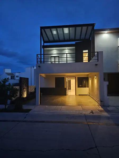 Hermosa y moderna casa en renta fracc Mayorazgo