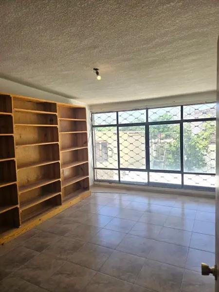 Amplia Casa en Venta CENTRICA,  5 Recamaras