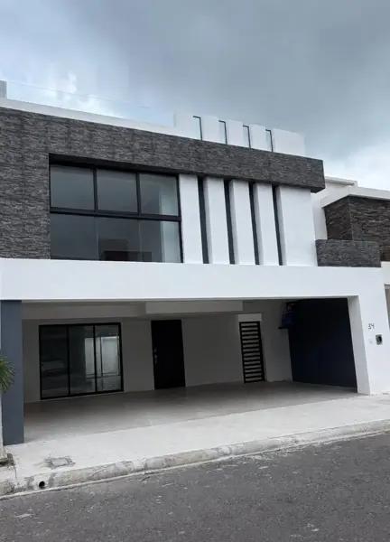 casa en venta de 3 niveles en lomas de la rioja