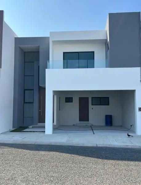 casa en venta con recamara en planta baja en el fracc lomas de la rioja