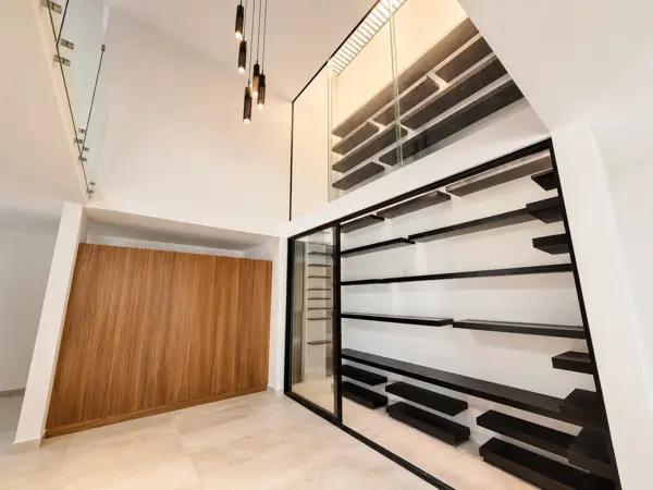 CASA EN VENTA EN LOMAS DE ANGELÓPOLIS III | PARQUE NAYARIT | GALERÍA DE DOBLE ALTURA | 2 ROOF GARDEN