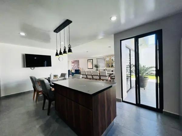 EXTRAORDINARIA CASA EN RESIDENCIAL VIENA, METEPEC.