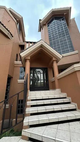 Casa en Venta en Contry Residencial las Aguilas, Guadalupe, Nuevo León Casa en Venta en Contry Residencial las Aguilas, Guadalupe, Nuevo León
