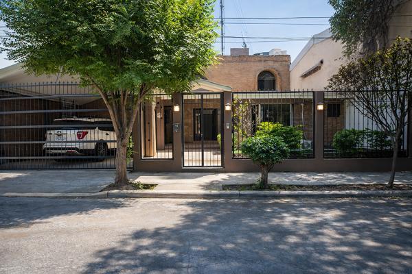Casa en Venta en la Colonia María Luisa, Monterrey, Nuevo León