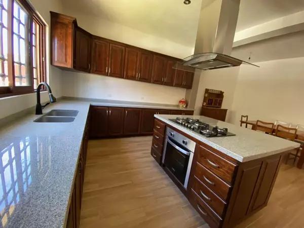 CASA EN RENTA FRACCIONAMIENTO EL CAPRICHO