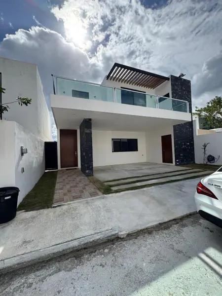 CASA EN RENTA EQUIPADA, PRIVADA EN CONKAL