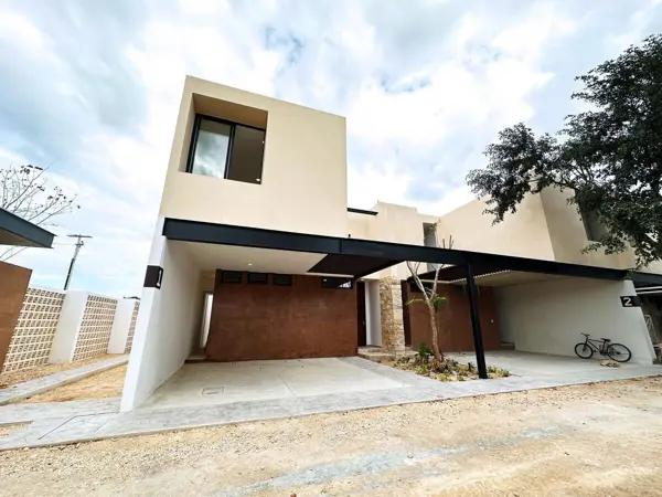 CASAS  EN TEMOZON NORTE, ENTREGA INMEDIATA/PREVENTA