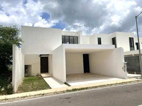 CASA AL NORTE DE MERIDA EN PRIVADA CONKAL