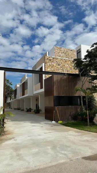 TOWNHOUSES 2 RECAMARAS EN TEMOZON NORTE