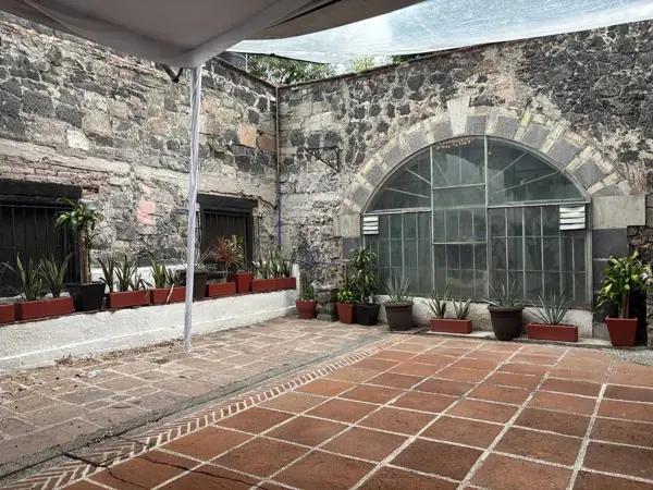 Casa con Uso de Suelo en Barrio La Concepción Coyoacán con Restaurante y Suites