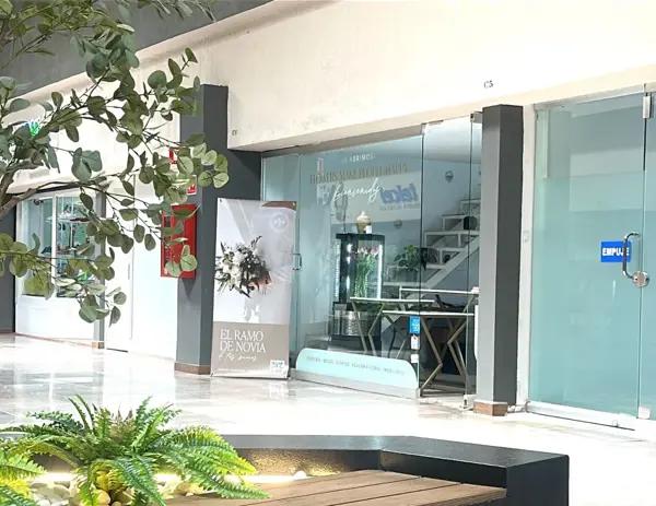 LOCAL EN PLAZA FIESTA ARBOLEDAS | $30,000