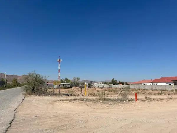 Terreno industrial/comercial en esquina , a una cuadra de Carr. Chihuahua Aldama . 2,517 M 2.